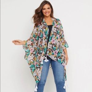 NWOT - Floral tassel-hem kimono